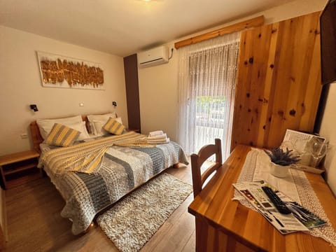 Double Room with Garden View | Minibar, in-room safe, desk, soundproofing