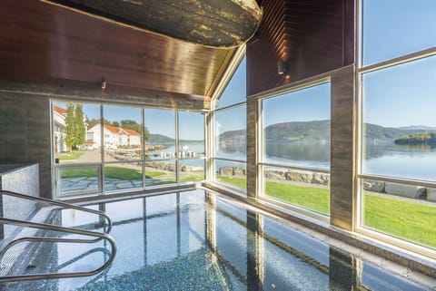 Couples treatment rooms, sauna, steam room, deep-tissue massages