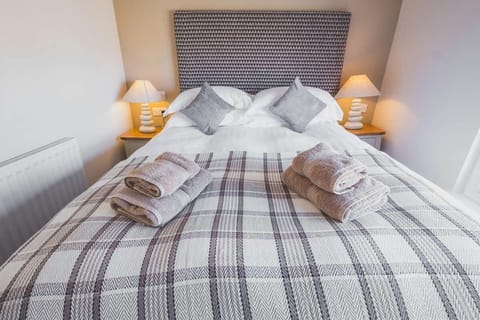 King Room, Ensuite | Blackout drapes, soundproofing, iron/ironing board, free WiFi