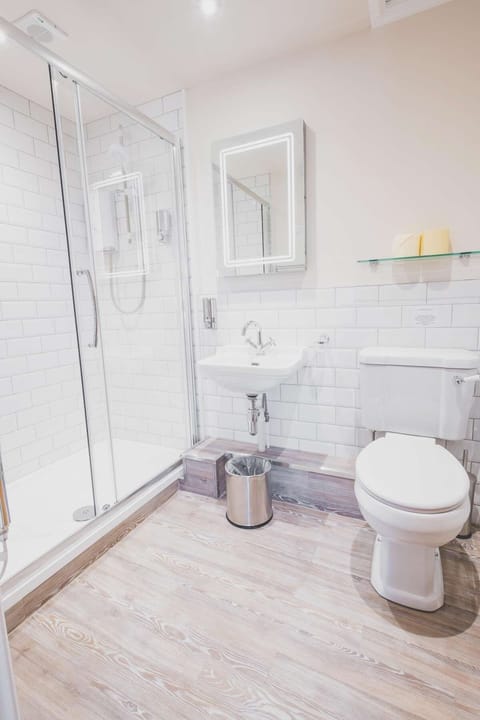 Shower, free toiletries, hair dryer, towels