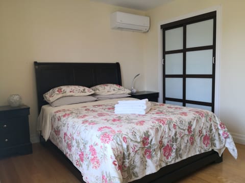 Basic Room, 1 Double Bed | 1 bedroom, iron/ironing board (on request), WiFi (free)