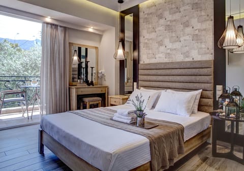 Double Room | In-room safe, individually decorated, individually furnished, desk