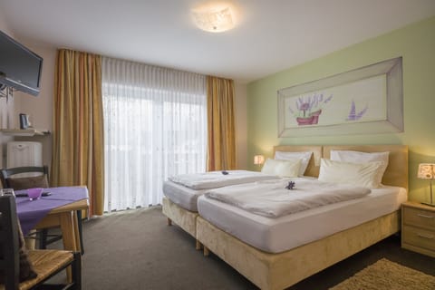Double Room (Provonce) | Hypo-allergenic bedding, minibar, in-room safe, desk