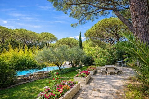Le Gardon Cosy | 1 bedroom, premium bedding, minibar, individually decorated