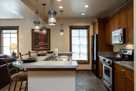 Condo, 3 Bedrooms (Condominium) | Private kitchen | Fridge, microwave, coffee/tea maker