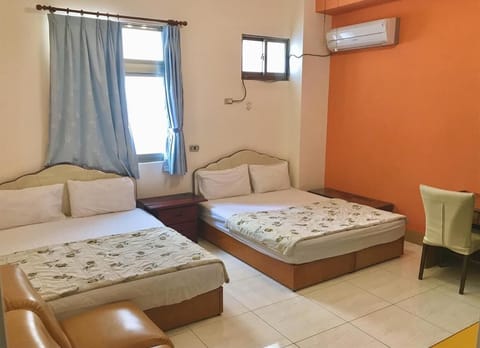 Desk, rollaway beds, free WiFi
