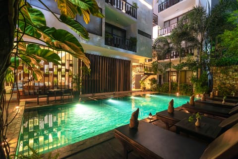 Outdoor pool, pool umbrellas, sun loungers