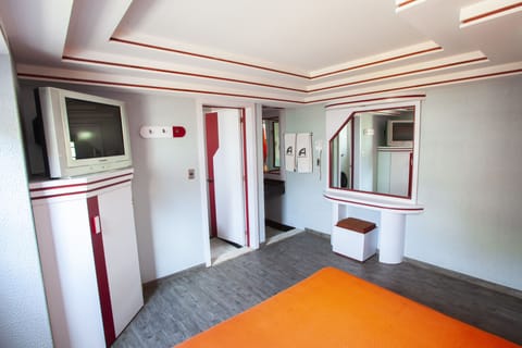 Basic Double Room, 1 Queen Bed | Desk, free WiFi