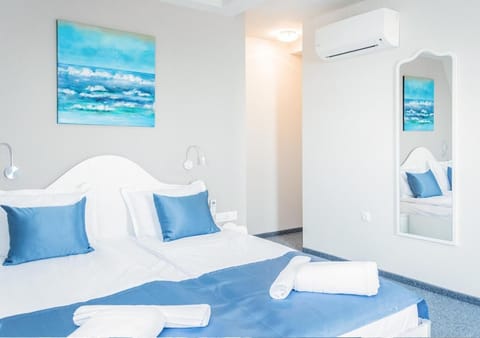 Minibar, in-room safe, desk, laptop workspace