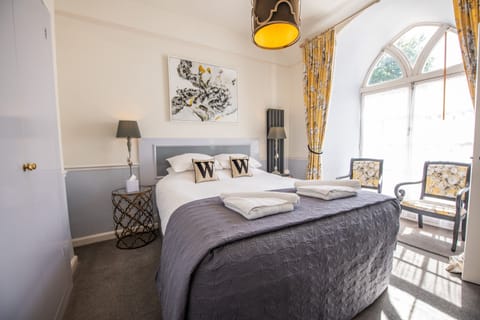 Standard King Room | Egyptian cotton sheets, premium bedding, individually decorated