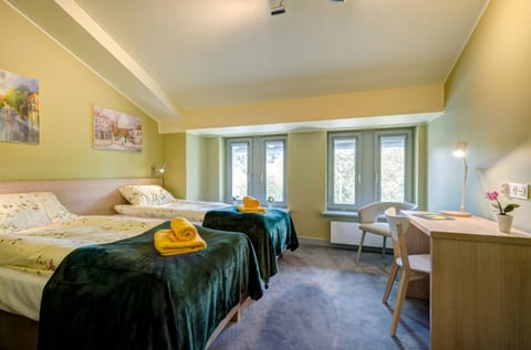 Premium bedding, desk, iron/ironing board, free WiFi