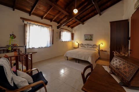 1 bedroom, down comforters, laptop workspace, free WiFi