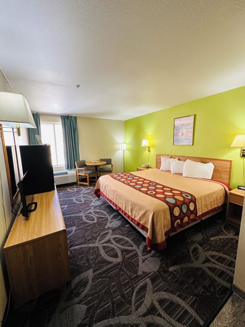 Deluxe Room, 1 King Bed | Premium bedding, free WiFi, bed sheets
