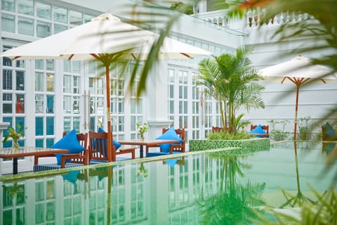 Outdoor pool, sun loungers