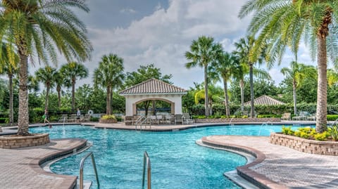 2 outdoor pools