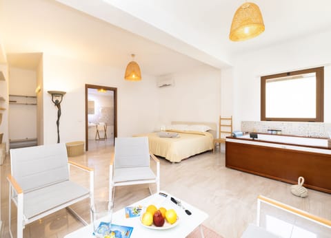 Deluxe Double Room | Desk, free WiFi, bed sheets