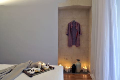 Deluxe Suite | Free minibar, in-room safe, soundproofing, free WiFi