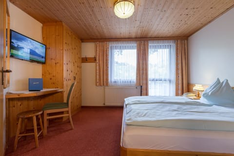 Double or Twin Room (Untertal) | Free rollaway beds, bed sheets