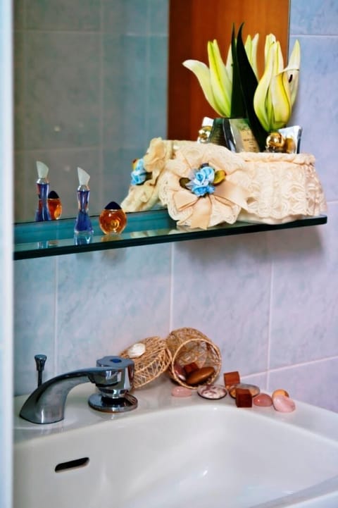 Double Room | Bathroom sink