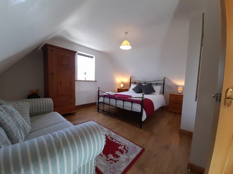 Traditional Cottage, 4 Bedrooms | 1 bedroom, premium bedding, blackout drapes, iron/ironing board