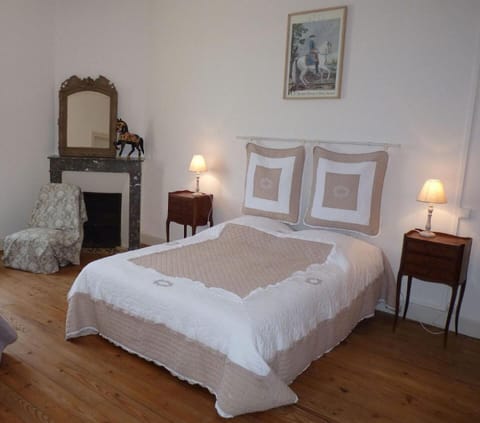 Desk, cribs/infant beds, free WiFi