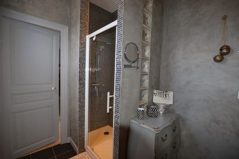 Traditional House, Ensuite, Garden View | Bathroom