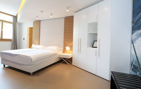 Deluxe Double Room | In-room safe, desk, free cribs/infant beds, free WiFi