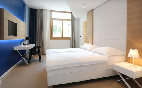 Deluxe Double Room | In-room safe, desk, free cribs/infant beds, free WiFi