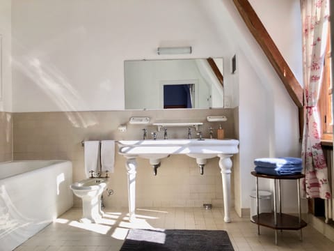 Exclusive Suite, 2 Bedrooms, Garden View | Bathroom