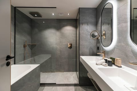 Minibar, in-room safe, desk, soundproofing