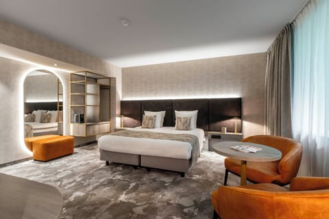 Junior Double Room | Minibar, in-room safe, desk, soundproofing