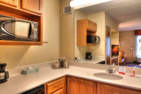 Premium bedding, desk, iron/ironing board, free WiFi