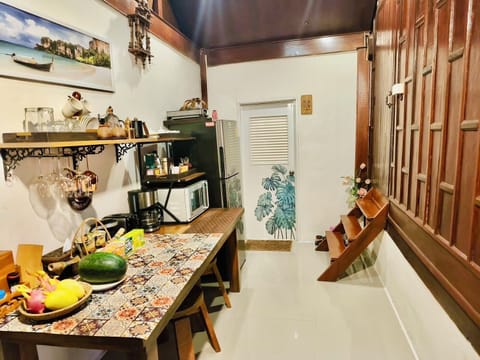 Full-size fridge, microwave, stovetop, coffee/tea maker