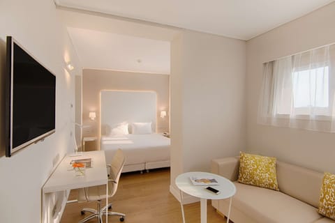 Down comforters, minibar, in-room safe, desk