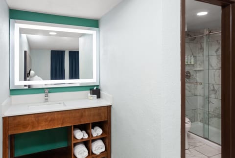 Studio Suite, 1 King Bed, Non Smoking | Bathroom | Combined shower/tub, hair dryer