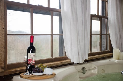 Room, Private Bathroom (Sugar Tree Country) | Deep soaking bathtub