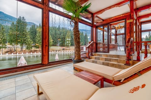 Sauna, hot tub, steam room, massages