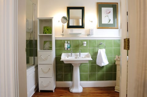 1 bedroom, iron/ironing board, free WiFi