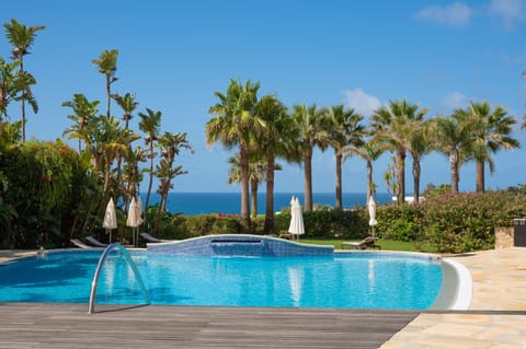 3 outdoor pools, pool umbrellas, sun loungers