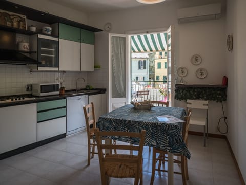 Apartment, 2 Bedrooms, 2 Bathrooms | Private kitchen | Full-size fridge, microwave, oven, stovetop