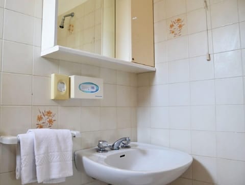 Double Room | Bathroom | Shower, bidet, towels