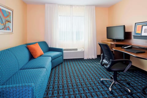 Executive Suite, 1 King Bed with Sofa bed | In-room safe, desk, iron/ironing board, free WiFi