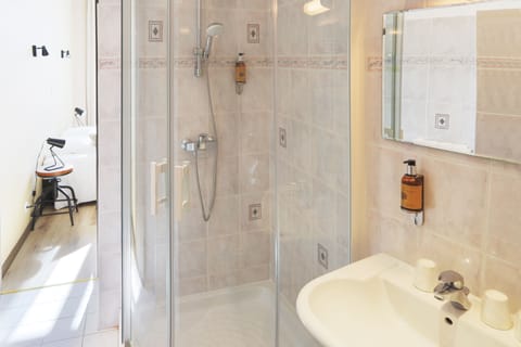 Triple Room | Bathroom | Free toiletries, hair dryer, towels