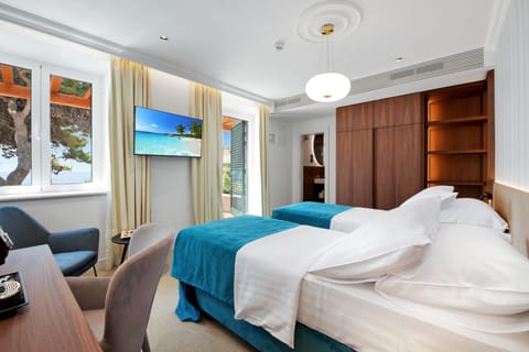 Superior room, Terrace, Sea view | Minibar, in-room safe, desk, blackout drapes