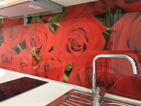 Luxury studio | Private kitchen | Fridge, stovetop, coffee/tea maker, electric kettle