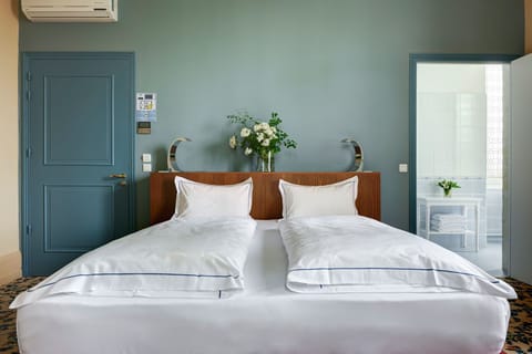 Double Room | Premium bedding, desk, soundproofing, iron/ironing board