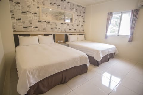 Classic Quadruple Room | Desk, blackout drapes, WiFi (free), bed sheets