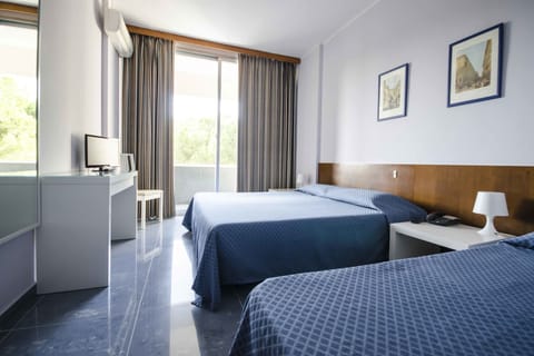 Standard Triple Room, Balcony | Cribs/infant beds, free WiFi