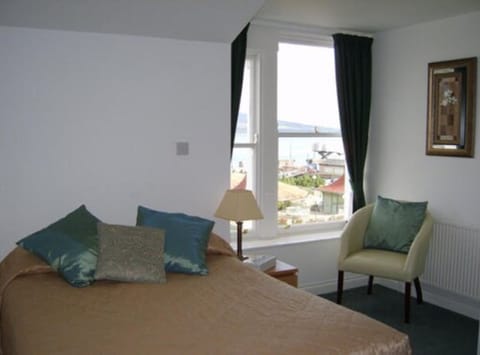 Double Room | Blackout drapes, iron/ironing board, free WiFi, bed sheets