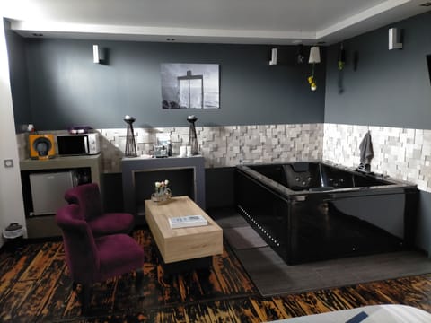 Romantic Double Room, Ensuite (Le Lodge)